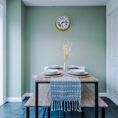 Chic 2 Bed House With Garden & Free Parking Villa Манчестър Екстериор снимка