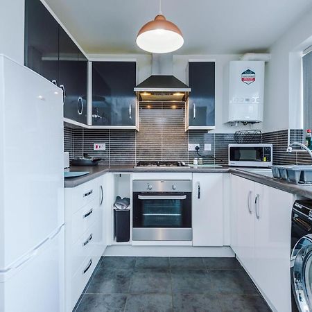 Chic 2 Bed House With Garden & Free Parking Villa Манчестър Екстериор снимка
