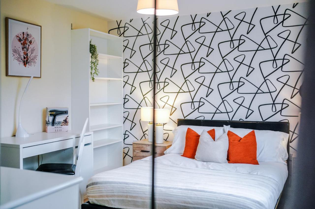 Chic 2 Bed House With Garden & Free Parking Villa Манчестър Екстериор снимка