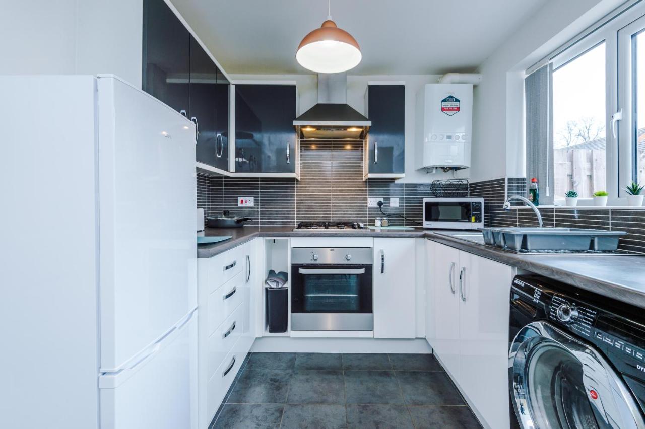 Chic 2 Bed House With Garden & Free Parking Villa Манчестър Екстериор снимка