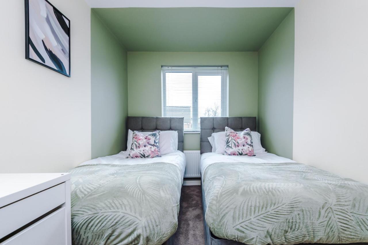 Chic 2 Bed House With Garden & Free Parking Villa Манчестър Екстериор снимка