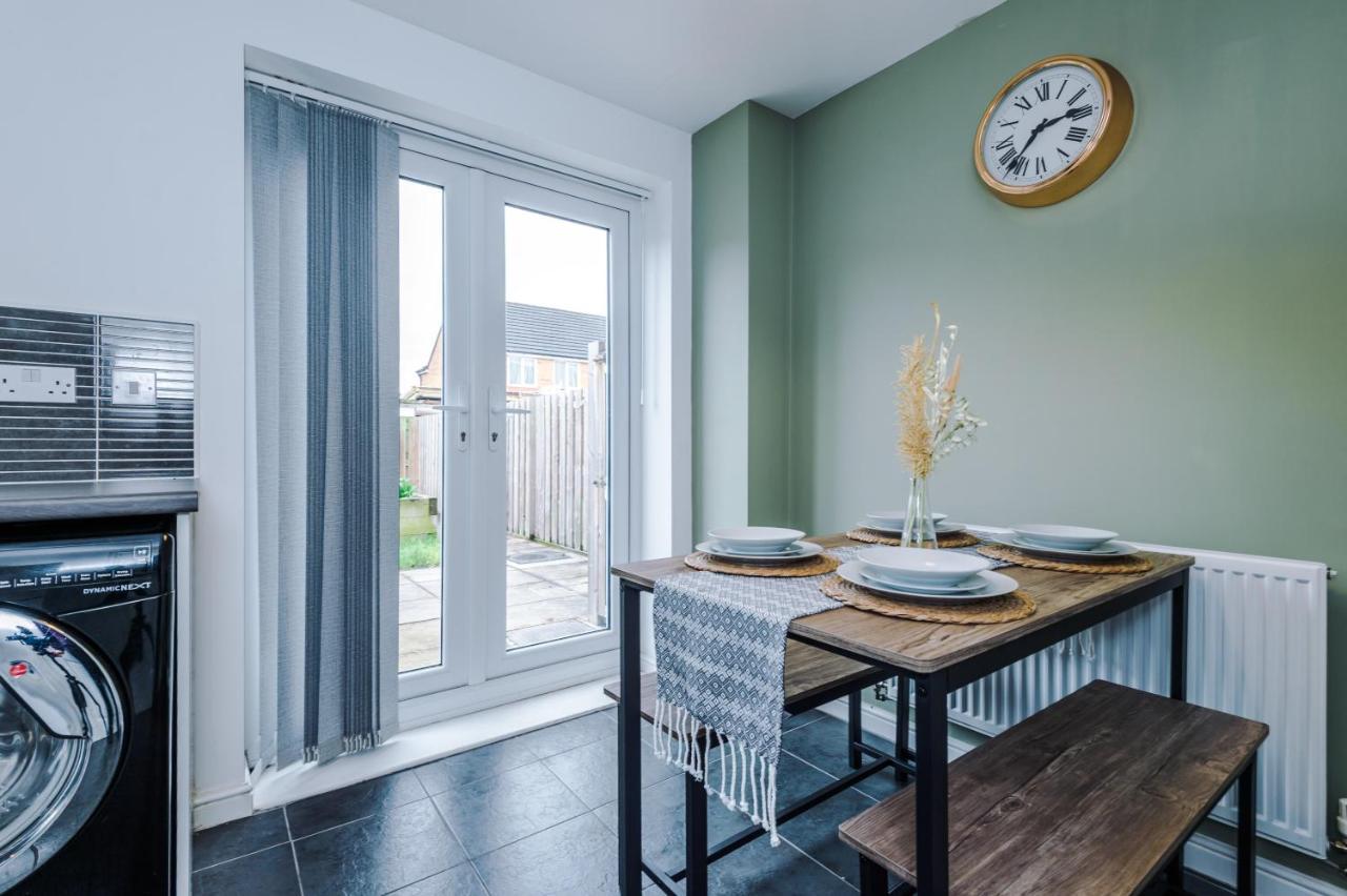 Chic 2 Bed House With Garden & Free Parking Villa Манчестър Екстериор снимка