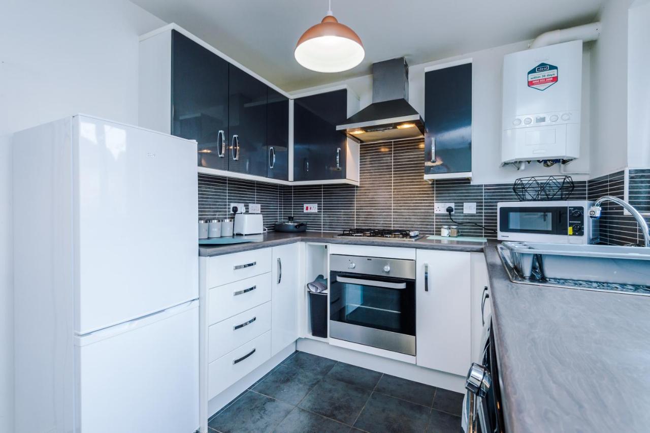 Chic 2 Bed House With Garden & Free Parking Villa Манчестър Екстериор снимка