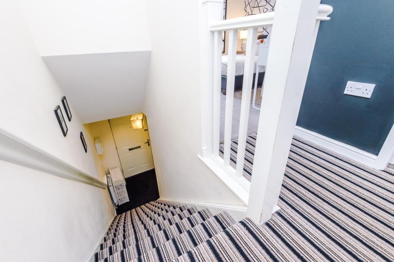 Chic 2 Bed House With Garden & Free Parking Villa Манчестър Екстериор снимка