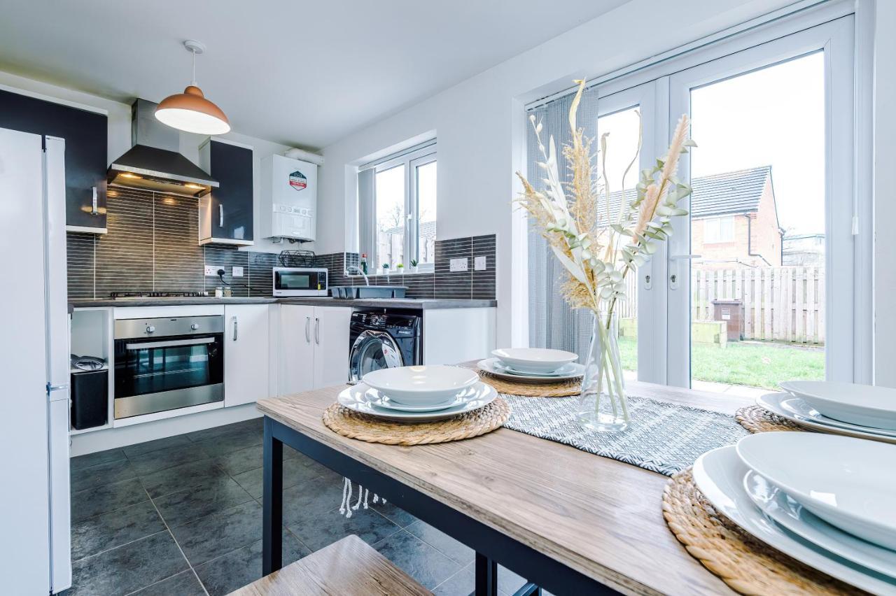 Chic 2 Bed House With Garden & Free Parking Villa Манчестър Екстериор снимка